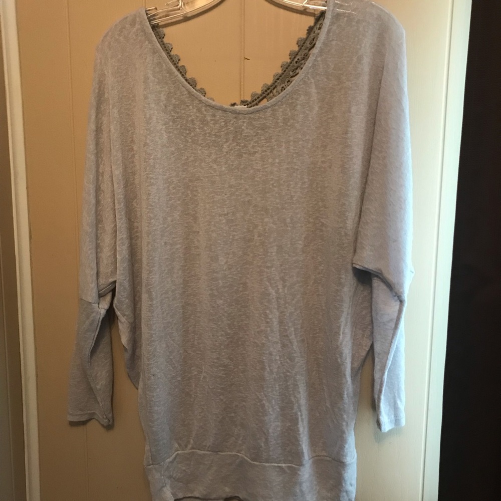 Sabrina diamanti  lace detail in the back top